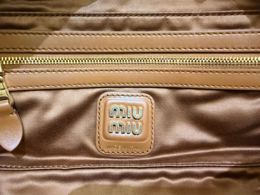 👜 MIU MIU Beau 皮革手袋(大款)✨ 專櫃已斷貨絕美干邑色 | 2026年3月購入 | 附正本購證+防塵袋+完整紙袋|全新大全配-20