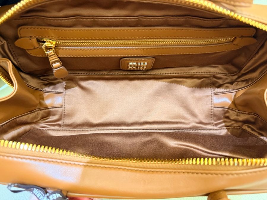 👜 MIU MIU Beau 皮革手袋(大款)✨ 專櫃已斷貨絕美干邑色 | 2026年3月購入 | 附正本購證+防塵袋+完整紙袋|全新大全配-21