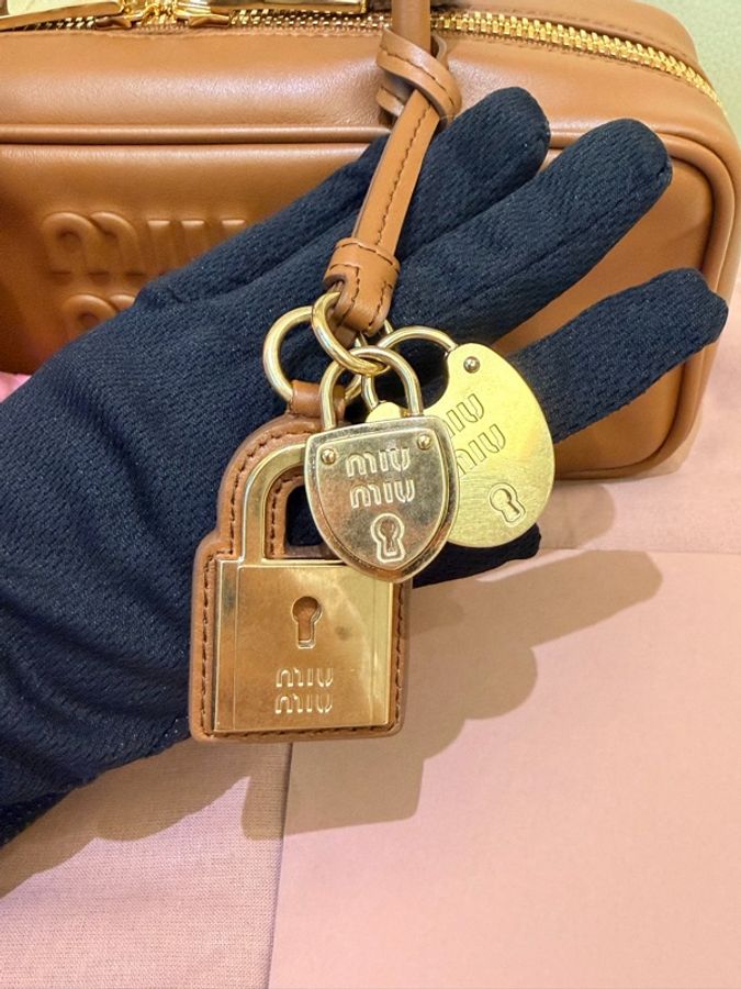 👜 MIU MIU Beau 皮革手袋(大款)✨ 專櫃已斷貨絕美干邑色 | 2026年3月購入 | 附正本購證+防塵袋+完整紙袋|全新大全配-24