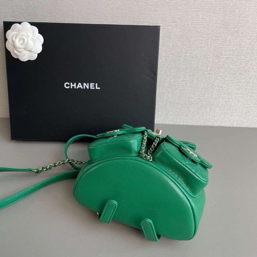 Chanel香奈兒🖤24ADuma綠色金扣荔枝皮 小號青蛙雙肩包🐸💗-6