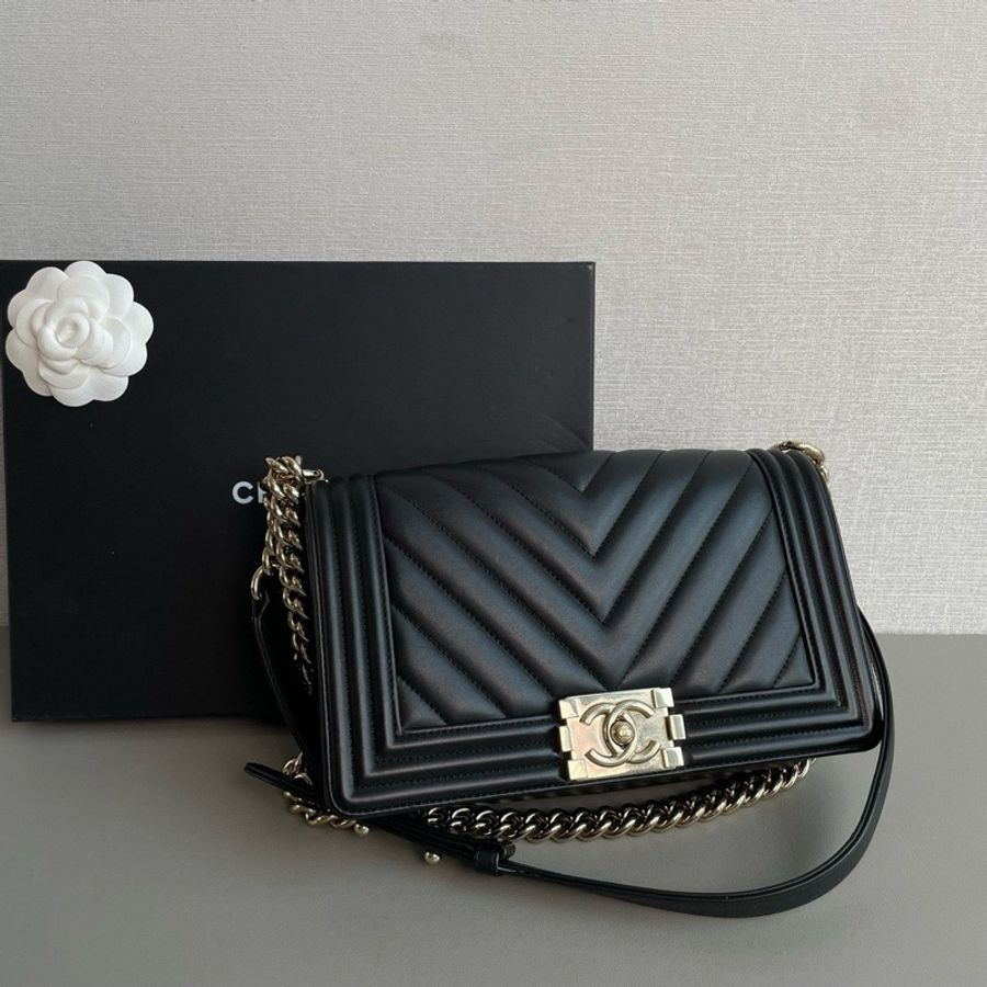 apink孫娜恩同款😻Chanel香奈兒🖤 黑金牛皮Leboy中號💕 V紋鏈條包💖-4