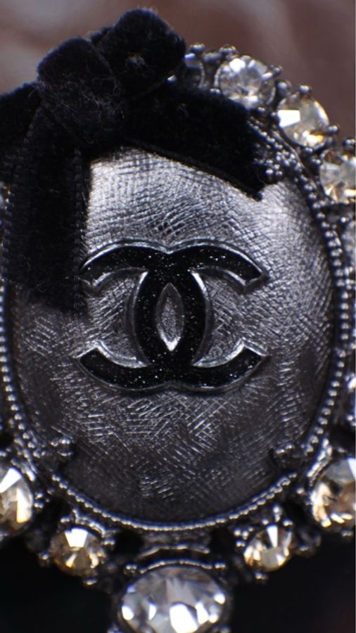 Chanel 08年高级手工坊系列银色莱茵石缎面蝴蝶结胸针-4