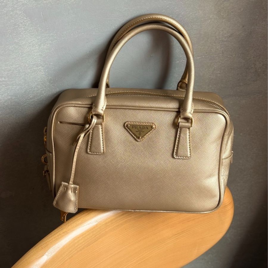 Prada • 香檳金牛皮Plume 25手提包 🈶保卡鎖具-1