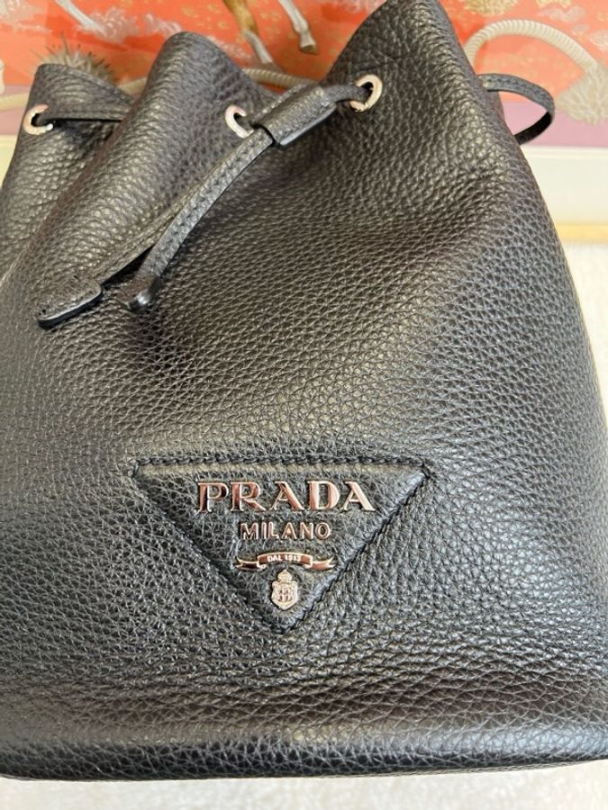 99新 Prada 普拉達 黑色水桶牛皮單肩斜挎包 倆個肩帶-6