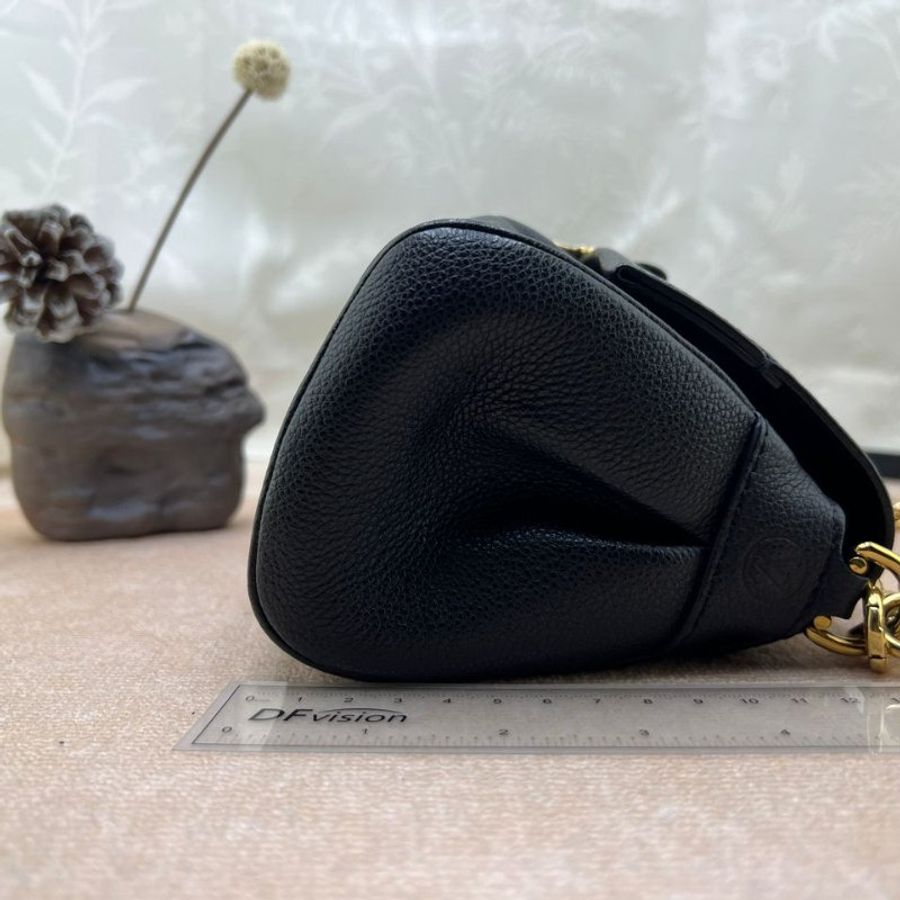 LV Favorite 黑色壓紋手袋-2