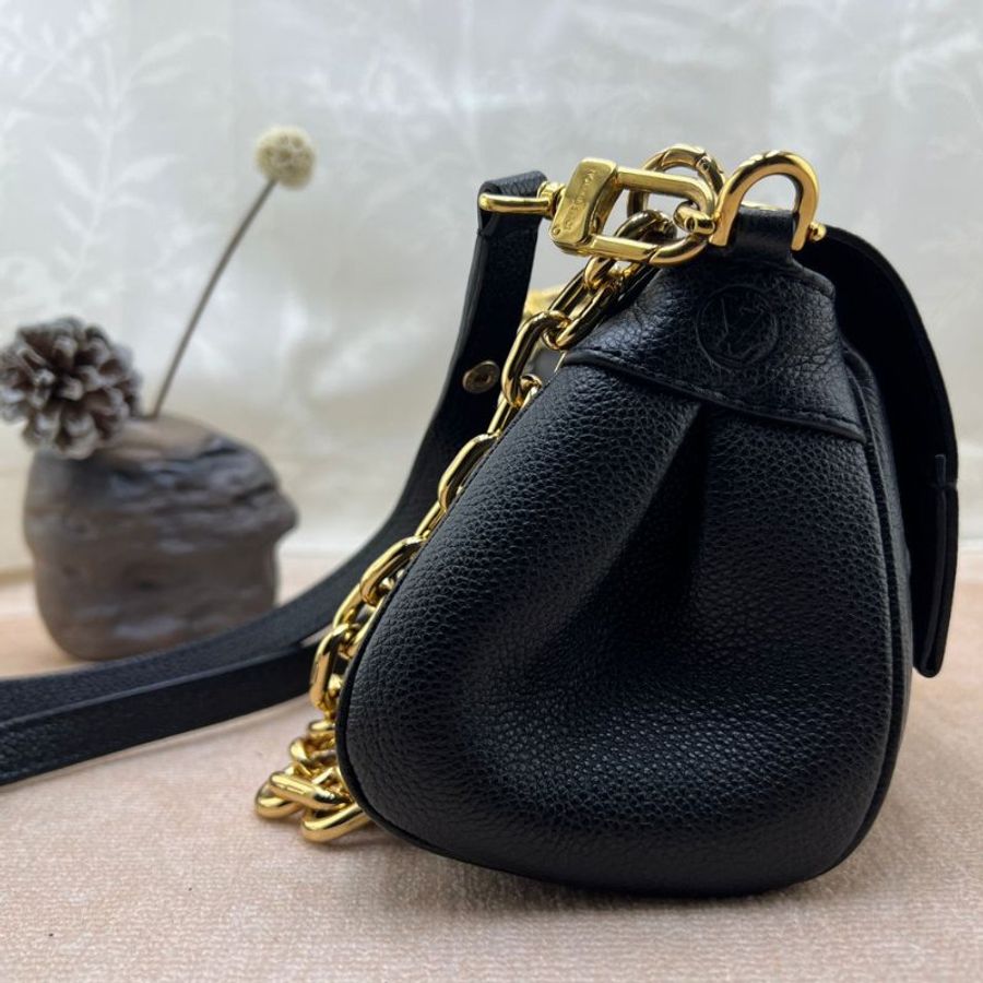 LV Favorite 黑色壓紋手袋-4