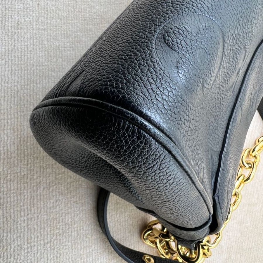 LV Favorite 黑色壓紋手袋-11
