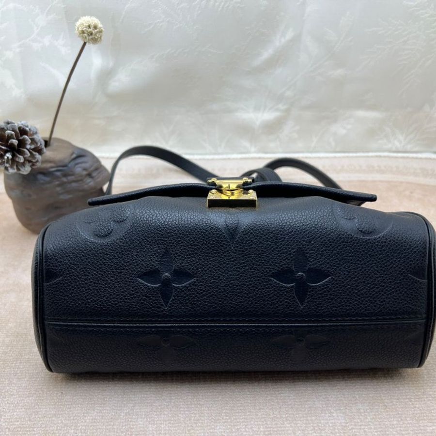 LV Favorite 黑色壓紋手袋-12