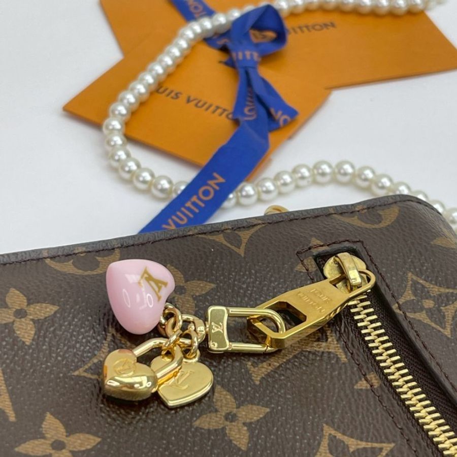 LV Micro Charms LV Heart 鑰匙圈-4