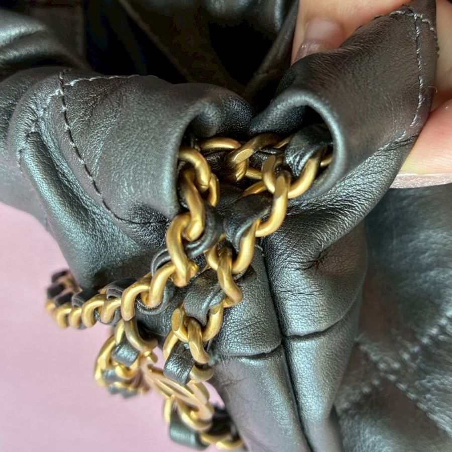 Chanel 金屬灰金字樣22bag後背包-47