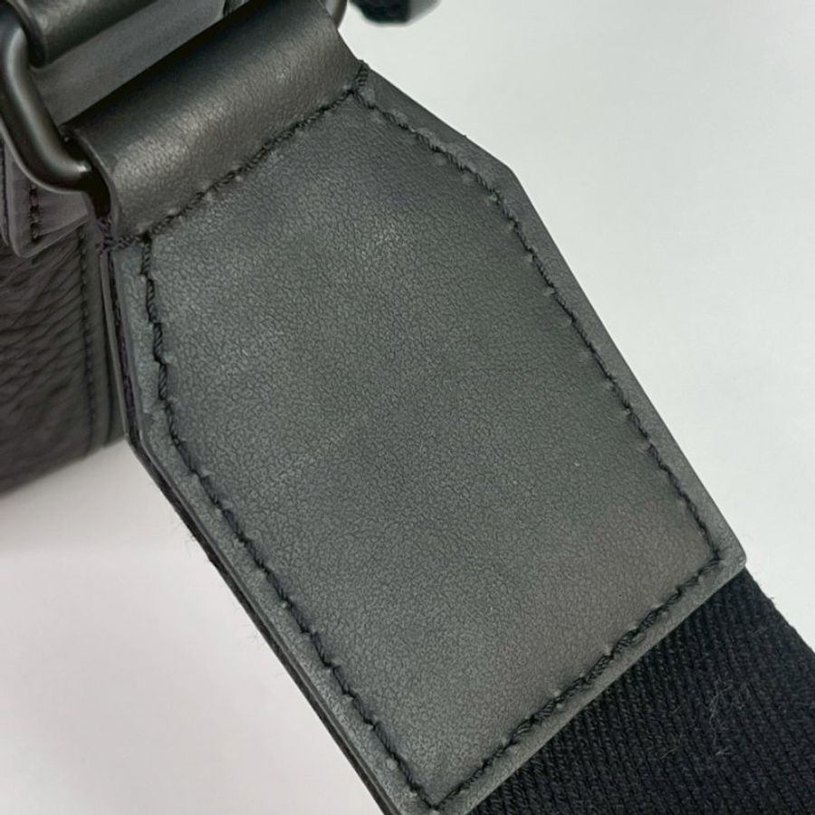 LV S-Cape皮革壓紋郵差包-15