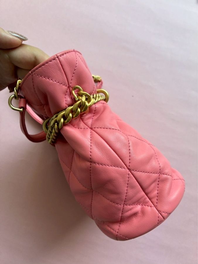 Chanel 粉色琺瑯金鏈水桶包-3