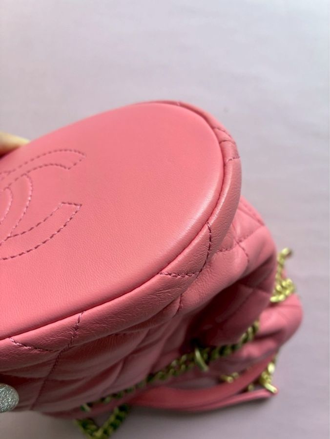 Chanel 粉色琺瑯金鏈水桶包-8