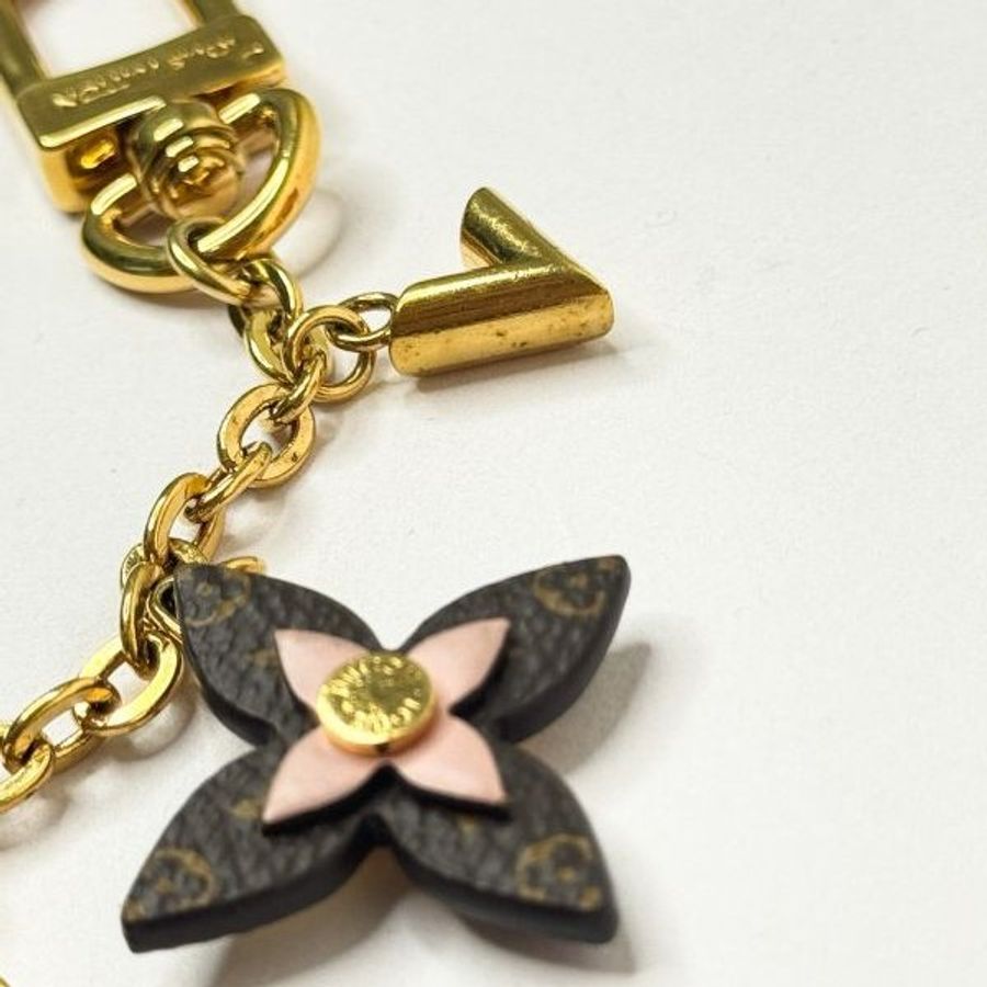 LV Blooming Flowers 鏈帶手袋吊飾-9
