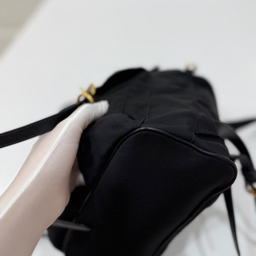 PRADA Ei Small Re-Nylon Backpack 金扣 尼龍 黑色 後背包 手提包 雙肩包 側背包-16