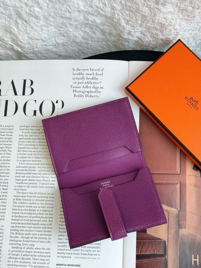 未使用Hermes bearn系列 兩折卡包 顏海葵紫 山羊皮 銀扣 Y刻 附件:盒子。-3