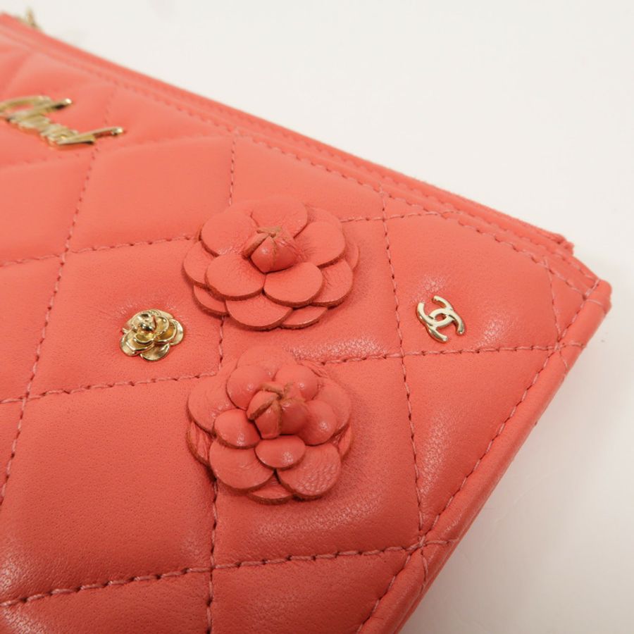 CHANEL 羊皮皮革Camellia Clutch長錢包-17