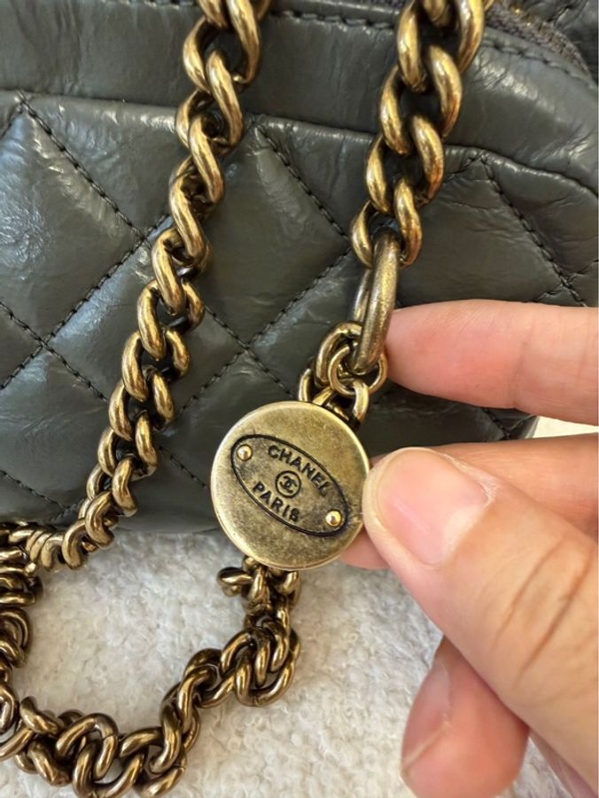 Chanel 香奈兒稀有秀款灰金牛皮金幣 CF 鏈條包,難得小號,尺寸 25*14,專櫃復刻款大熱門,金幣可調節鏈帶長短。-5