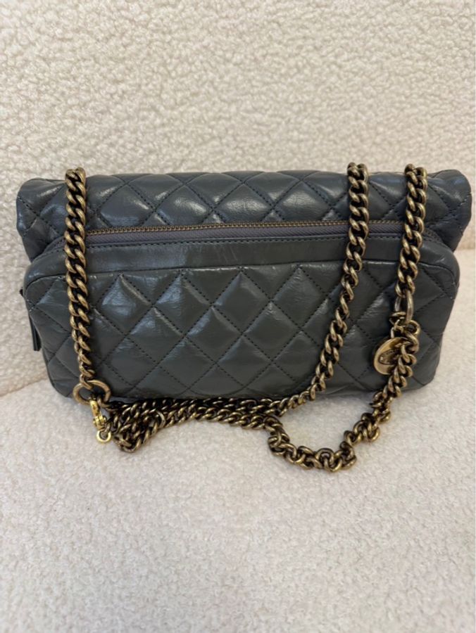 Chanel 香奈兒稀有秀款灰金牛皮金幣 CF 鏈條包,難得小號,尺寸 25*14,專櫃復刻款大熱門,金幣可調節鏈帶長短。-6