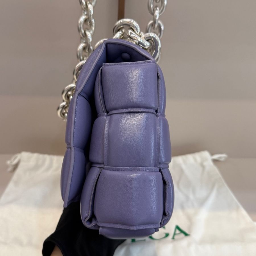 Bottega Veneta/葆蝶家 Padded Cassette 紫色15格鏈條枕頭包,98新-3