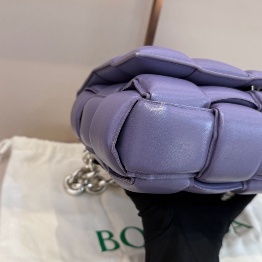 Bottega Veneta/葆蝶家 Padded Cassette 紫色15格鏈條枕頭包,98新-5