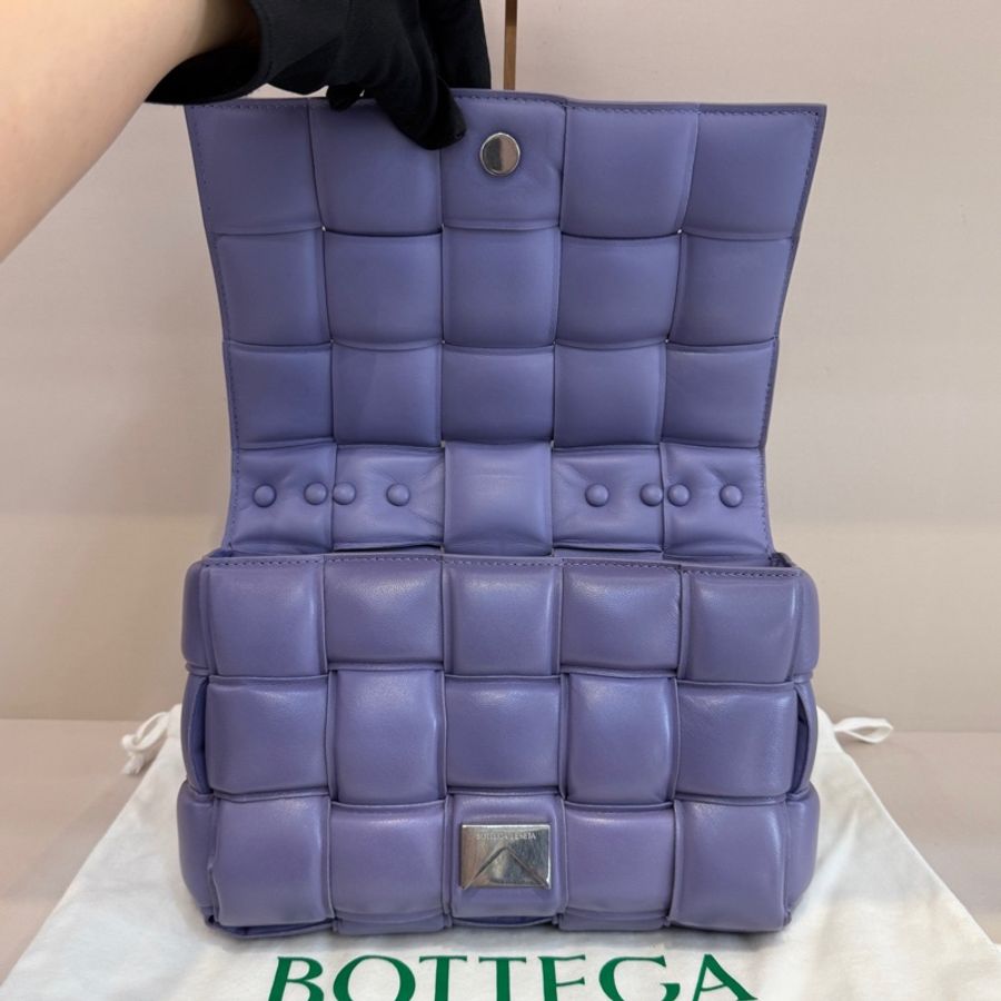 Bottega Veneta/葆蝶家 Padded Cassette 紫色15格鏈條枕頭包,98新-6