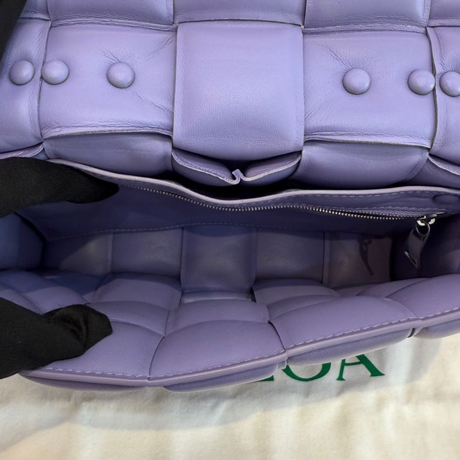 Bottega Veneta/葆蝶家 Padded Cassette 紫色15格鏈條枕頭包,98新-8
