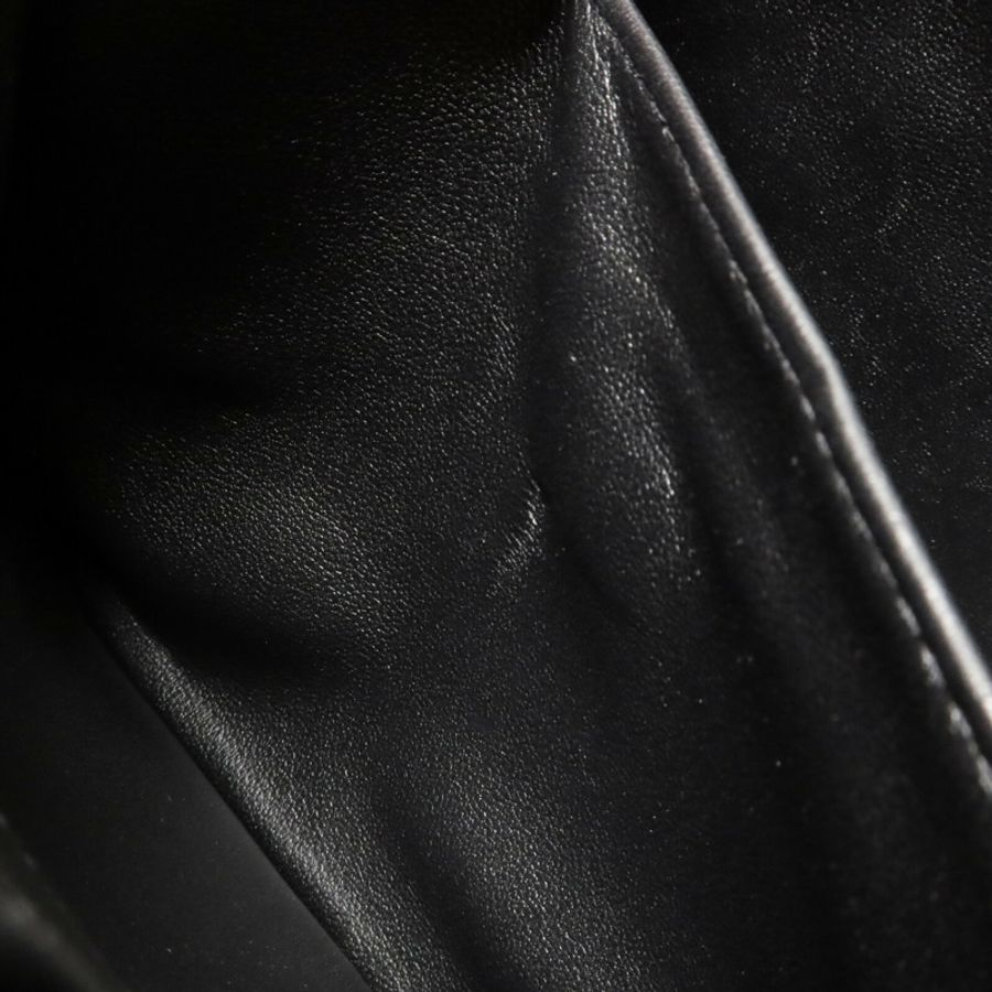 CHANEL 牛皮皮革Mini Bucket鏈帶肩背袋-15