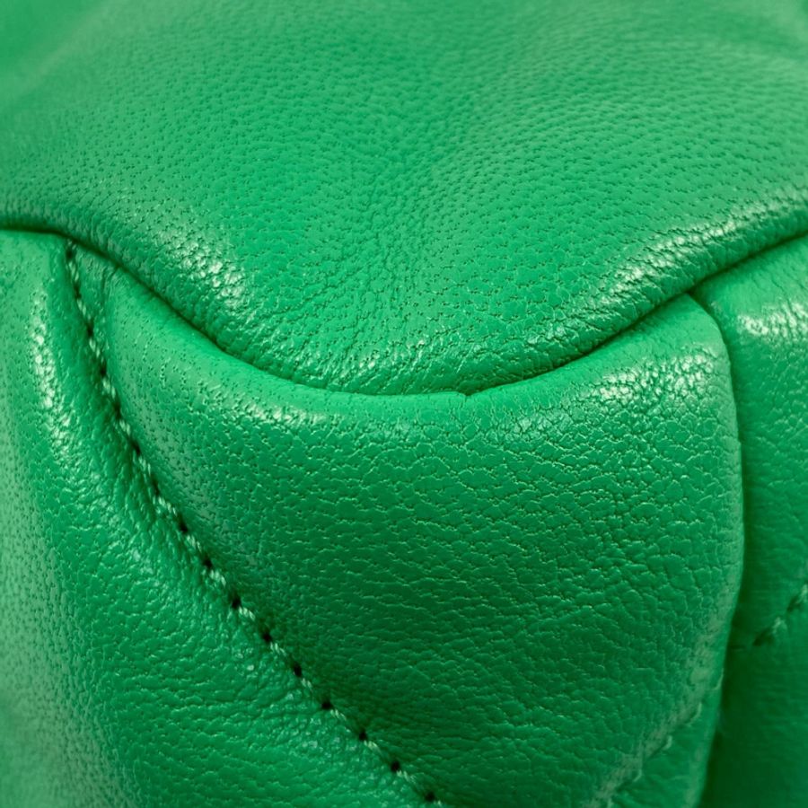 △ CHANEL 香奈兒 Green Lambskin 19 Bag Silver And Gold Tone Metal, Ruthenium-Finish Metal No.30 Chain 2 way bag 綠色小羊皮銀色和金色金屬, 鍍釕金屬No.30鎖鏈兩用袋-267012109-7