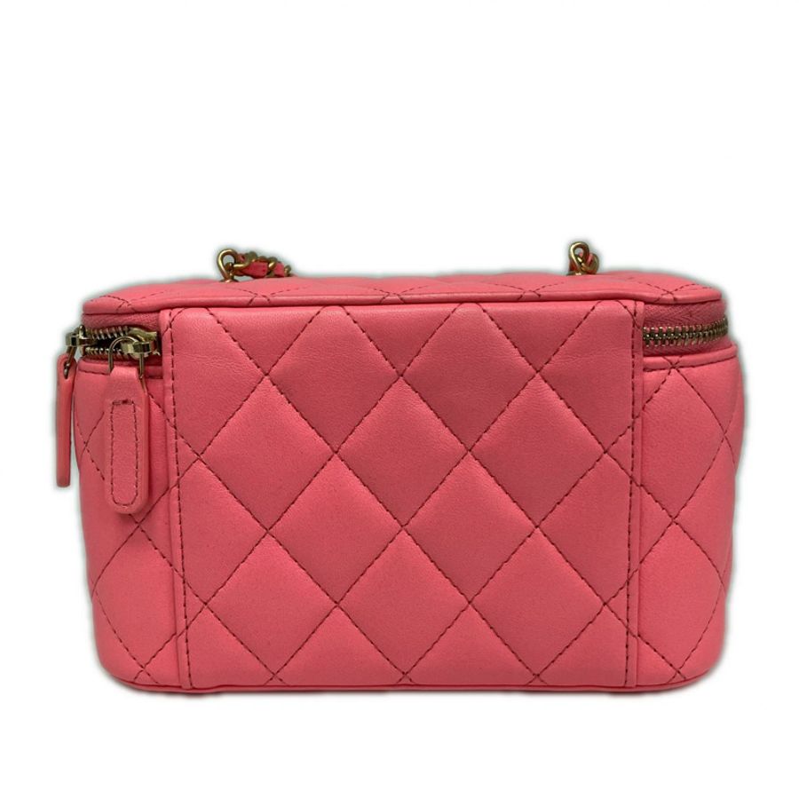 △ CHANEL 香奈兒 Pink Lambskin Gold Tone Metal Gold Ball Chain No.32 Vanity Case 粉紅色小羊皮金色金屬No.32化妝箱 AP2303-267012245-2