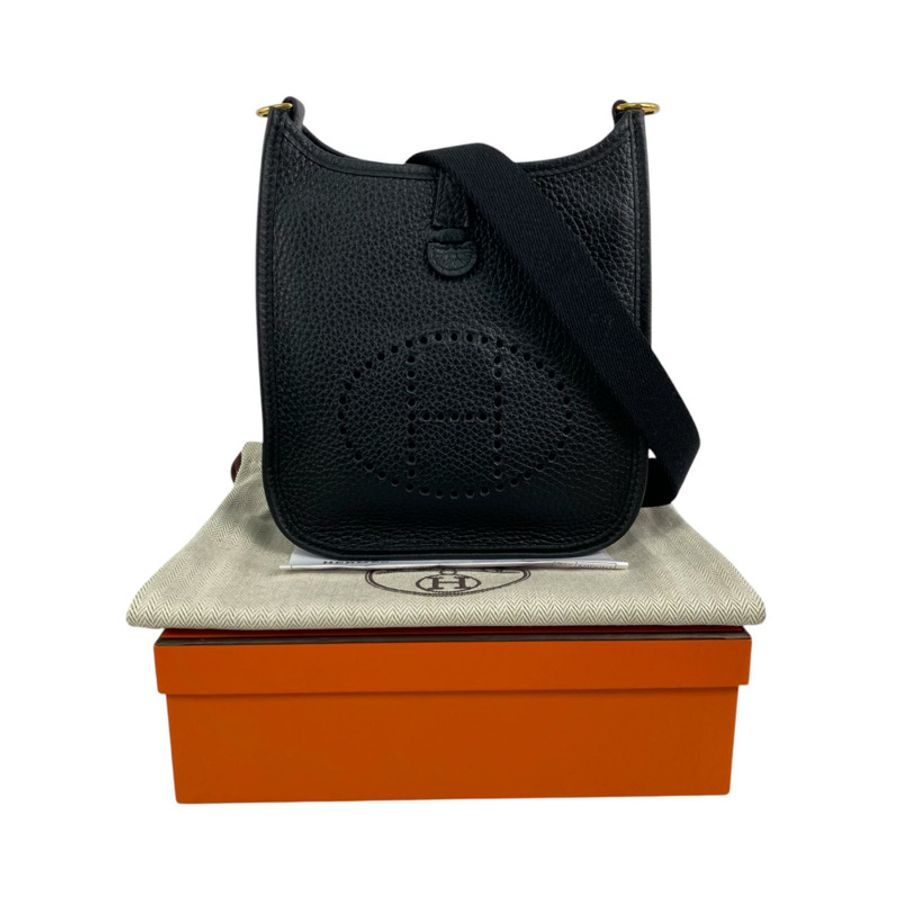 △ HERMES 愛馬仕 Black Clemence Calfskin Gold Plated Metal Evelyne 16 Stamp U Shoulder Bag 黑色粒紋小牛皮鍍金金屬U刻肩背包-267013319-0