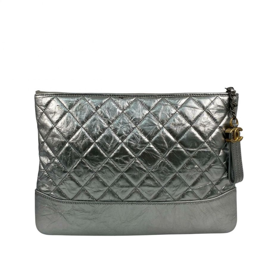 △ CHANEL 香奈兒 Silver Calfskin Gold Tone Metal And Ruthenium-Finish Metal No.24 Gabrielle Clutch 銀色小牛皮金色金屬和鍍釕金屬No.24手拿包-267013297-1
