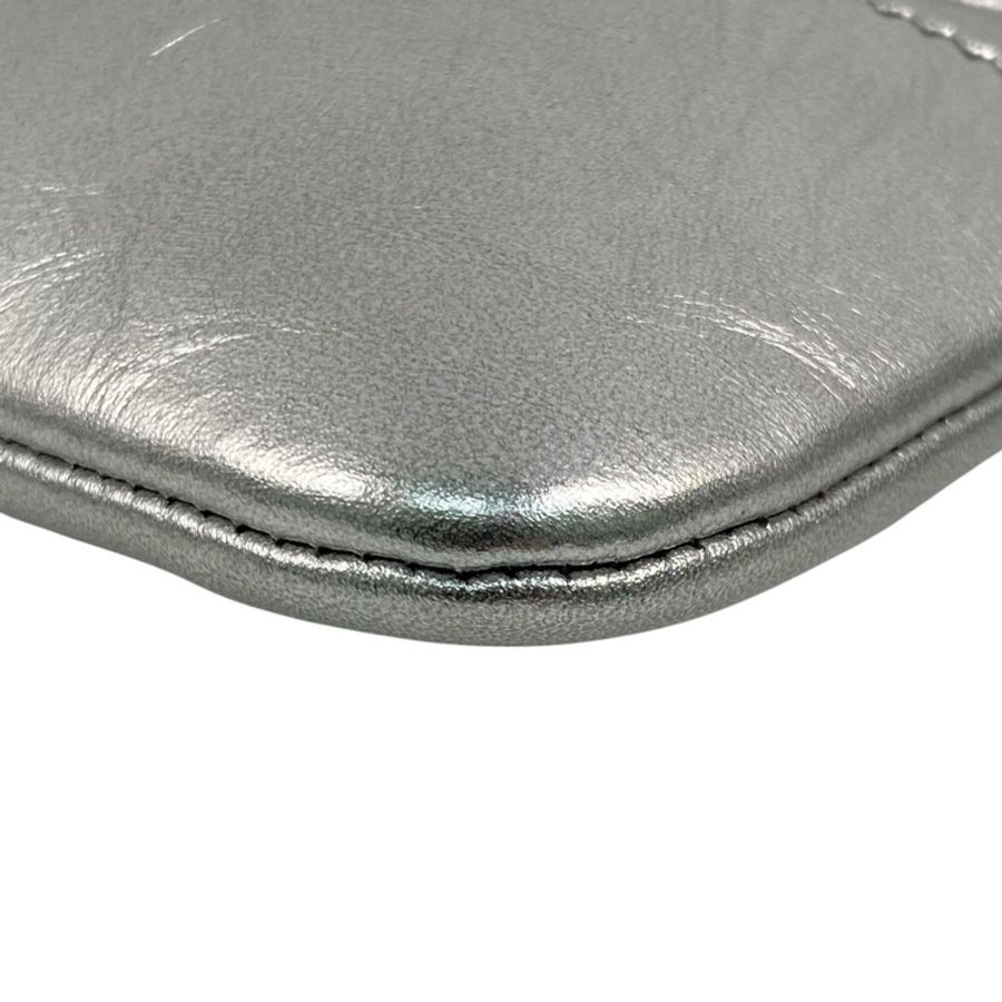 △ CHANEL 香奈兒 Silver Calfskin Gold Tone Metal And Ruthenium-Finish Metal No.24 Gabrielle Clutch 銀色小牛皮金色金屬和鍍釕金屬No.24手拿包-267013297-10