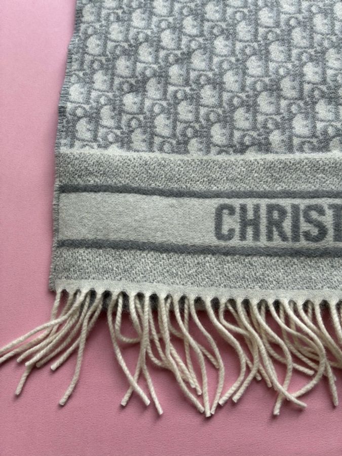 Dior 灰滿版logo雙面圍巾🧣-1