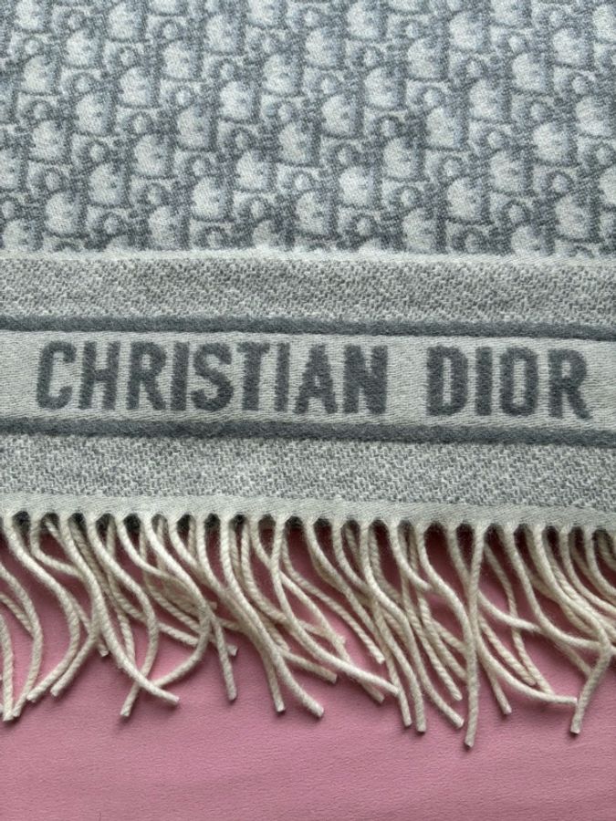 Dior 灰滿版logo雙面圍巾🧣-2