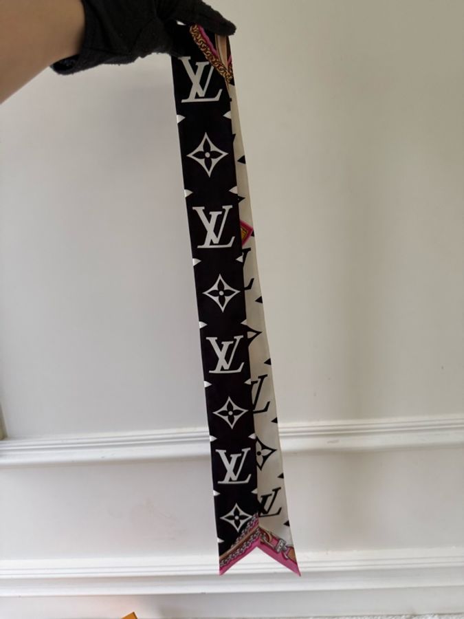 Ultimate Monogram BB 鍊條鎖扣圖案Twilly 絲巾(黑色/粉色) M76676-4