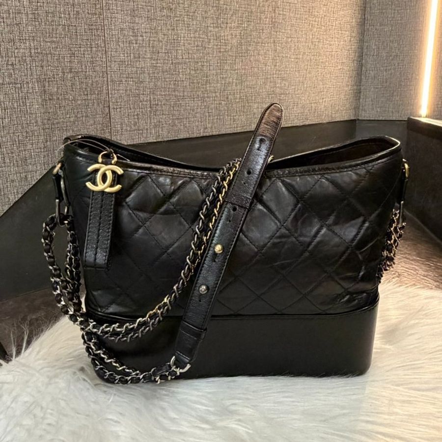 CHANEL 全皮中款流浪包 黑色-0