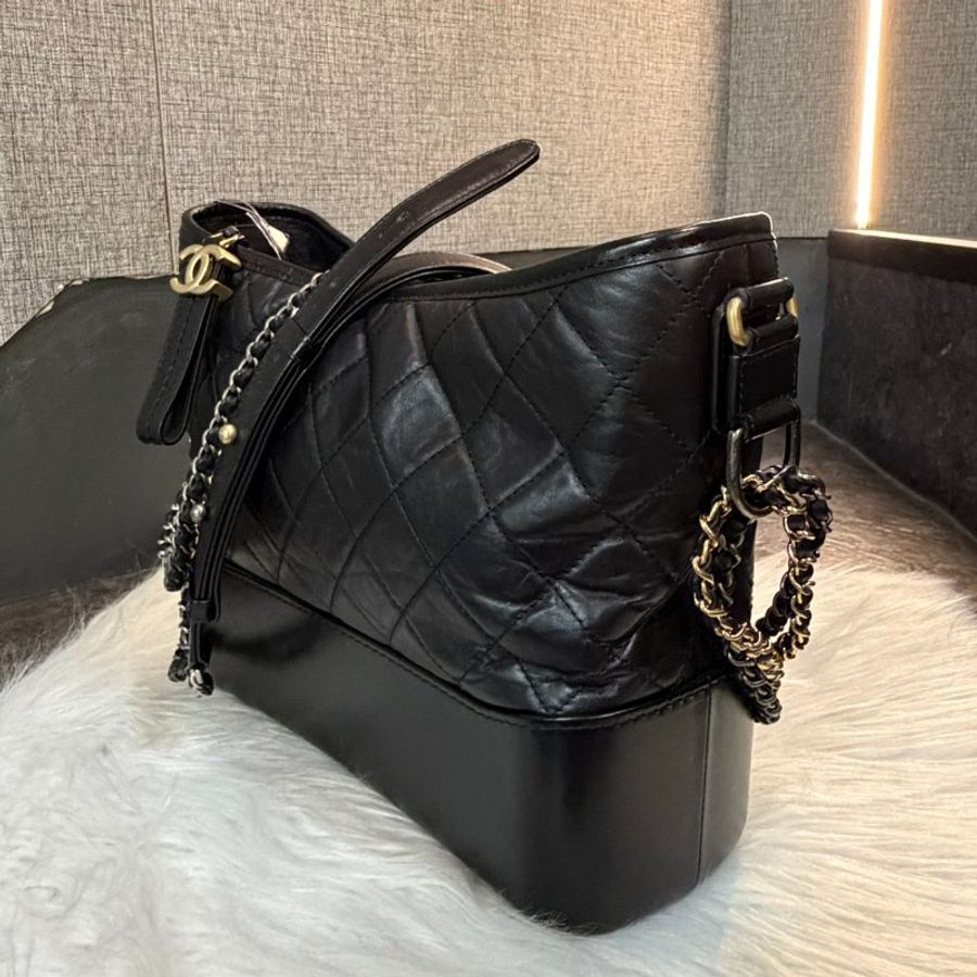 CHANEL 全皮中款流浪包 黑色-1