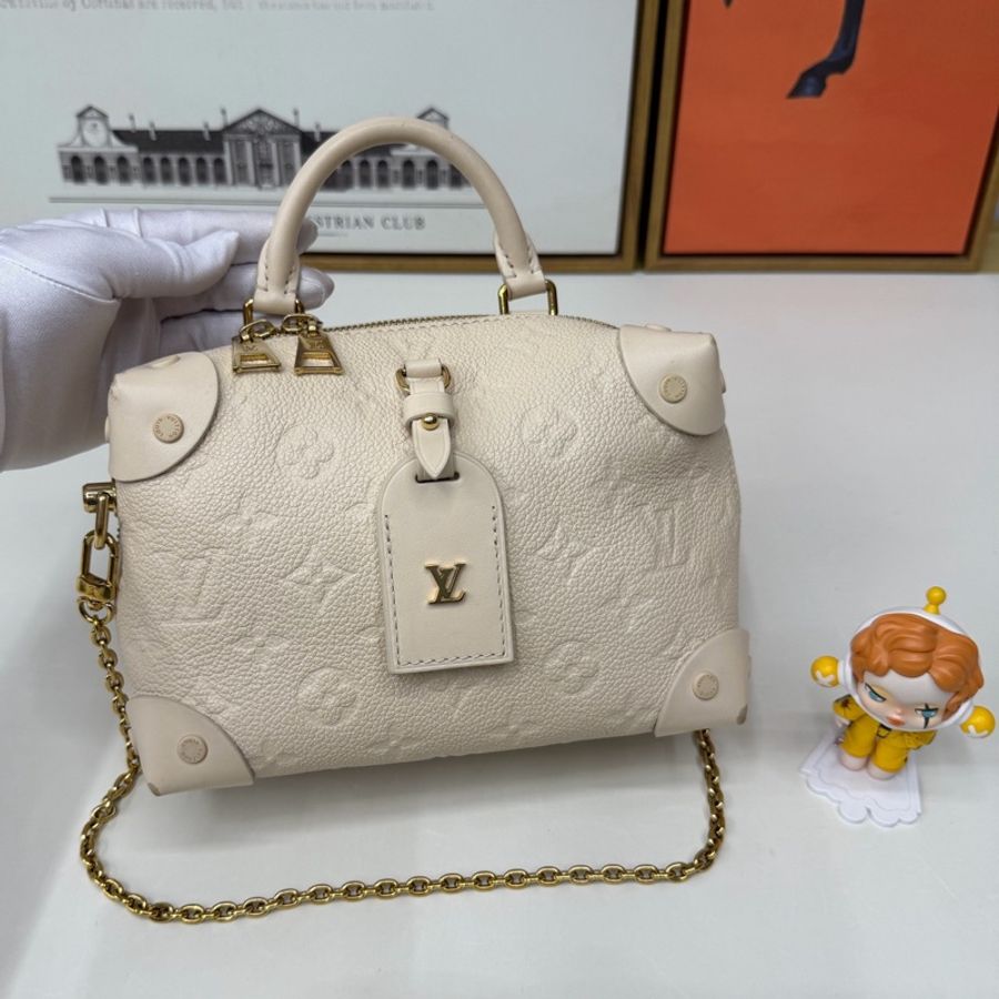 LV 路易威登 PETITE MALLE 八角白色壓紋軟盒子包 芯片款-1