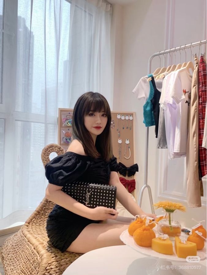威選精品|YSL 黑色鉚釘晚宴手拿包 ✨🖤-0