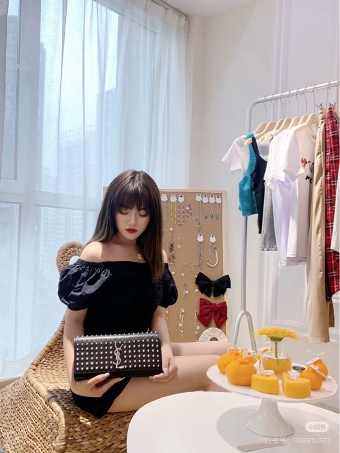 威選精品|YSL 黑色鉚釘晚宴手拿包 ✨🖤-1
