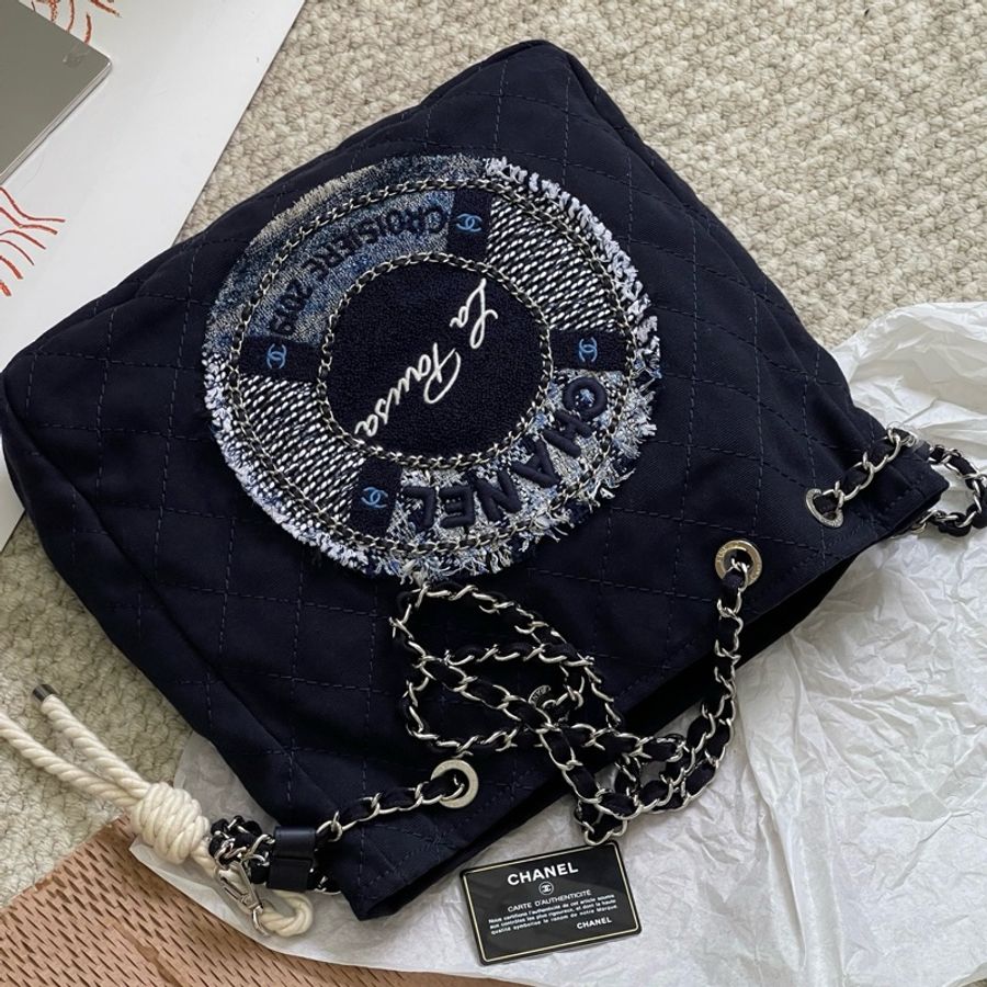 Chanel 香奈兒 單寧牛仔包垃圾袋 La Pausa刺繡徽章系列 單肩包-3