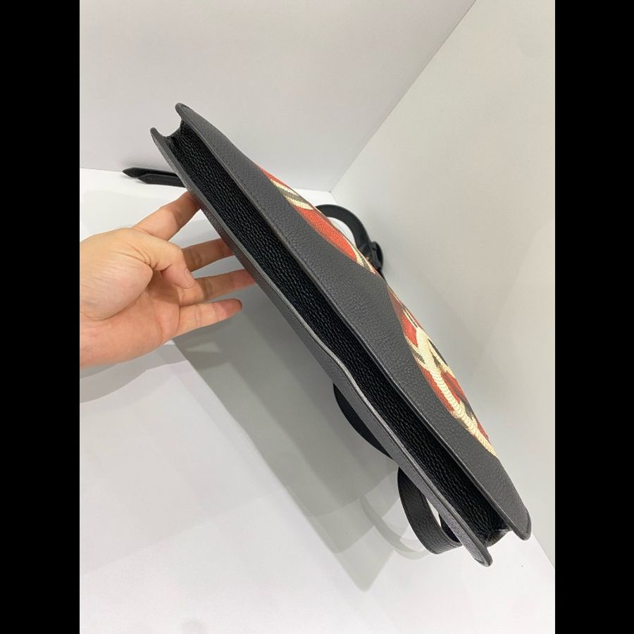 Gucci古馳蛇形印花牛皮單肩包,黑色,附帶肩帶-4