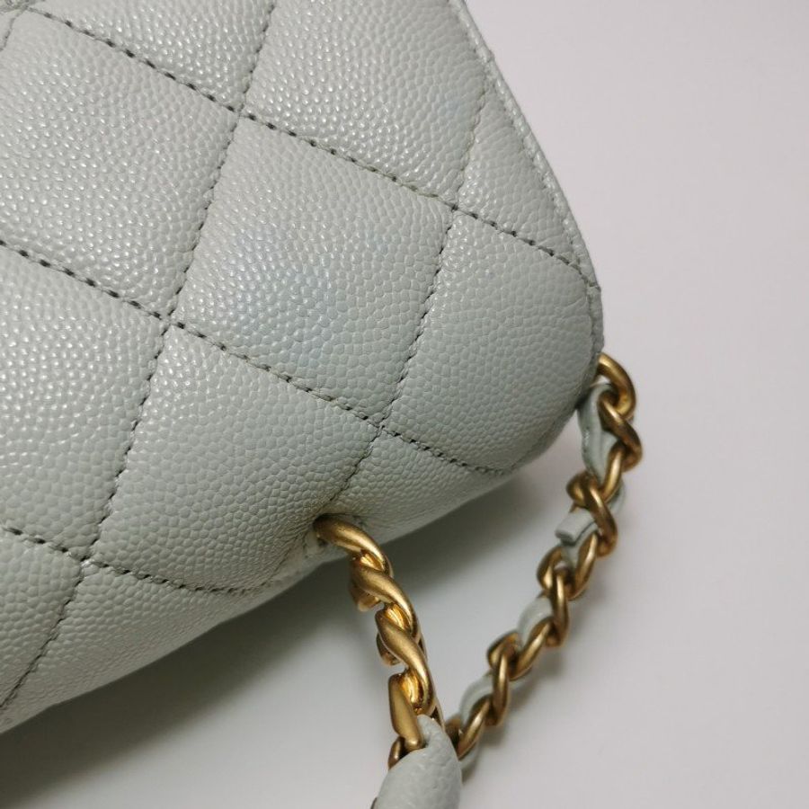 Chanel Carry Me牛皮純色菱格絎縫雙C扣斜背包單肩包-13