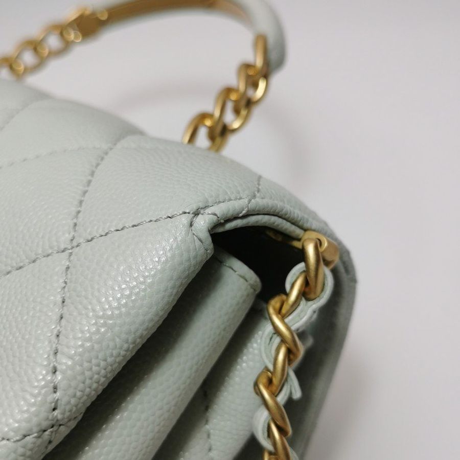 Chanel Carry Me牛皮純色菱格絎縫雙C扣斜背包單肩包-15