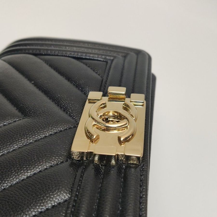 Chanel Leboy 季節限定款小號牛皮V紋絎縫方形雙C鎖扣單肩包-9