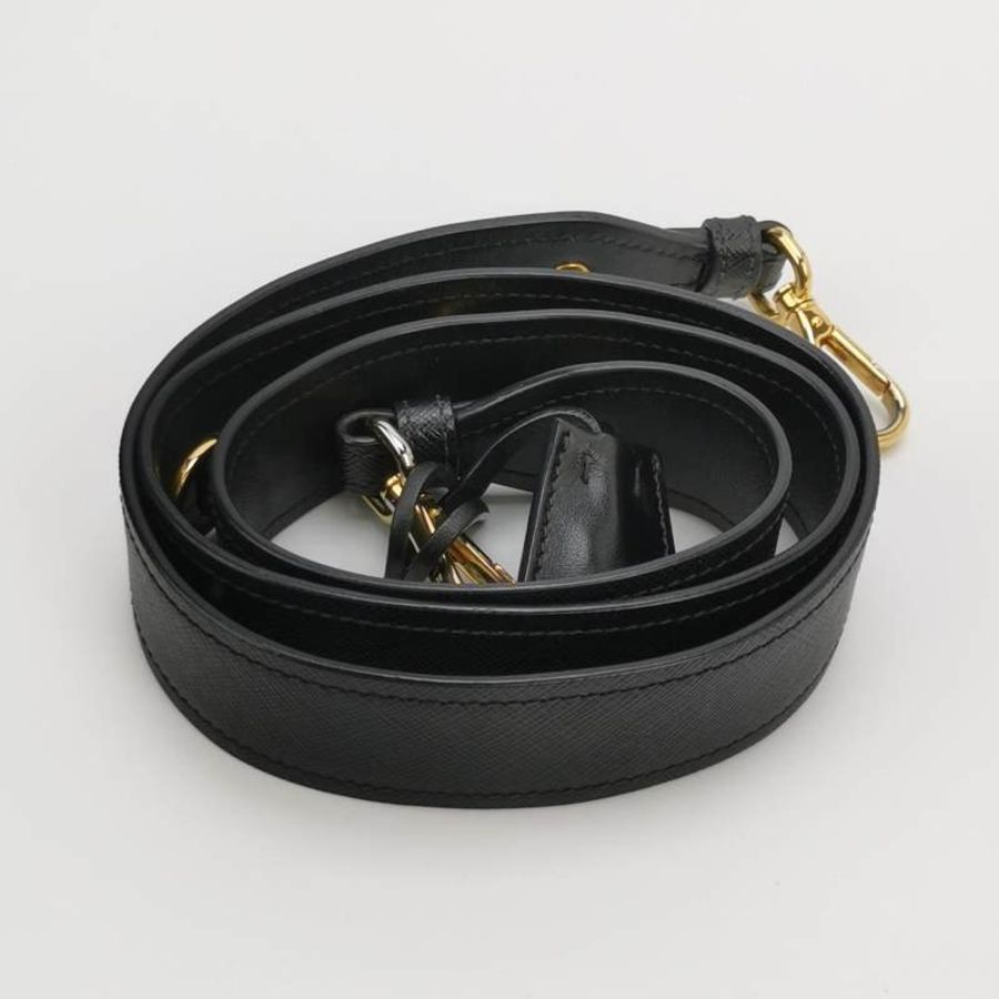 Prada 牛皮純色字母logo拉鍊斜背包-8