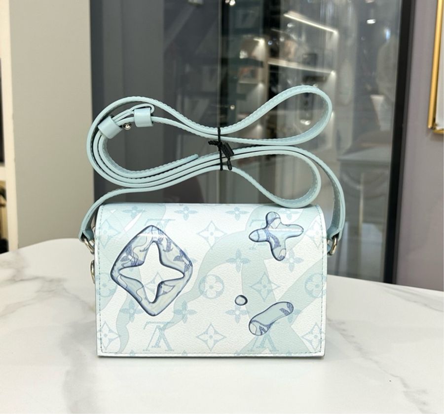 Louis Vuitton steamer wearable 盒子包斜背包 薄荷藍水墨-3
