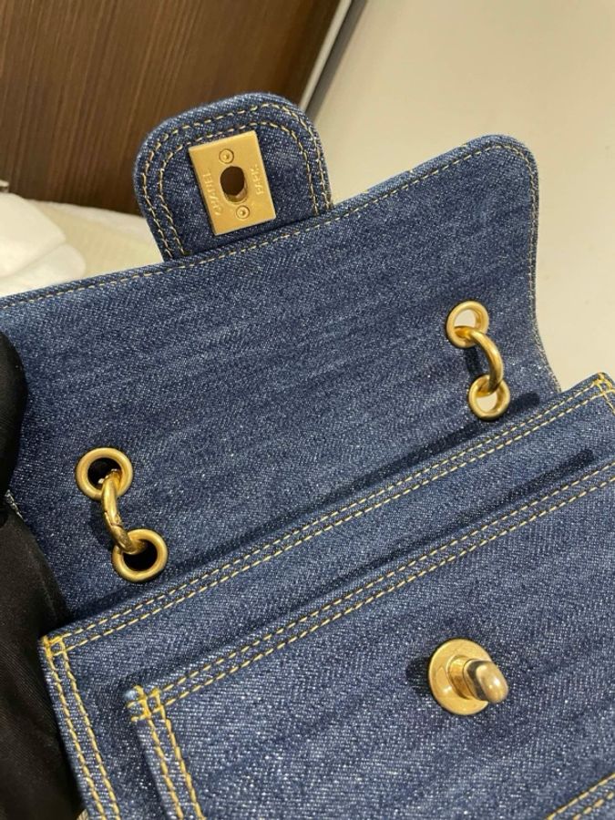 CHANEL香奈兒 23S 金標鏈條菱格 牛仔材質金色五金 郵差包手提單肩斜挎包 小號-6