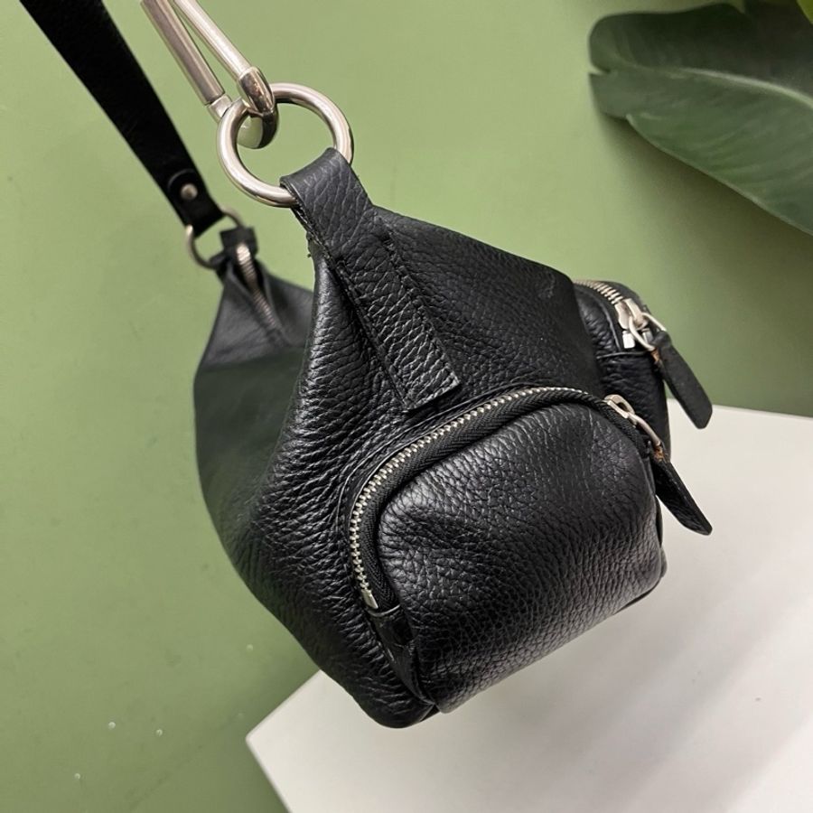Burberry巴寶莉機車腋下包 尺寸30*16*11。-3